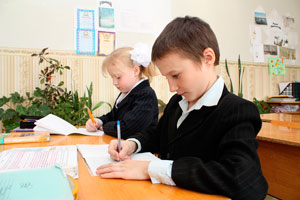 Учитель русского языка Дети учатся грамотно писать